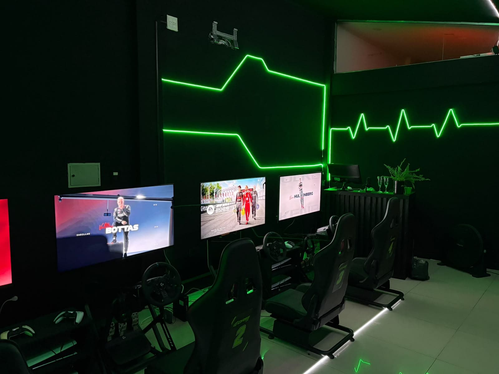 Interior de DRS CLUB, SIM 01