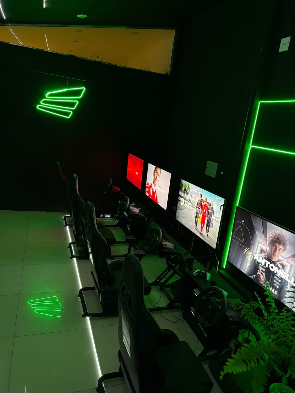 Interior de DRS CLUB, SIM 02
